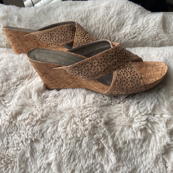 Seldom worn faux cork with silver inlay platform sandals - Picture 4 of 5